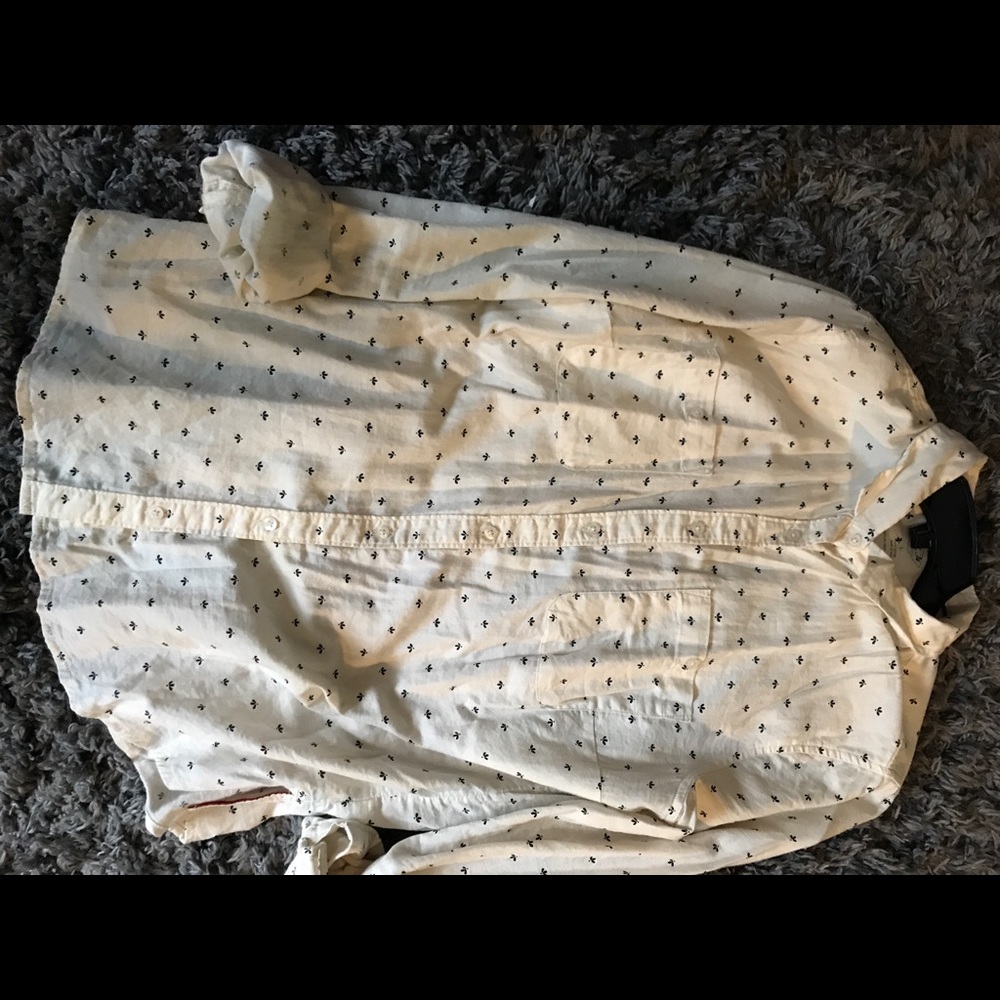 Button down - Picture 2 of 3